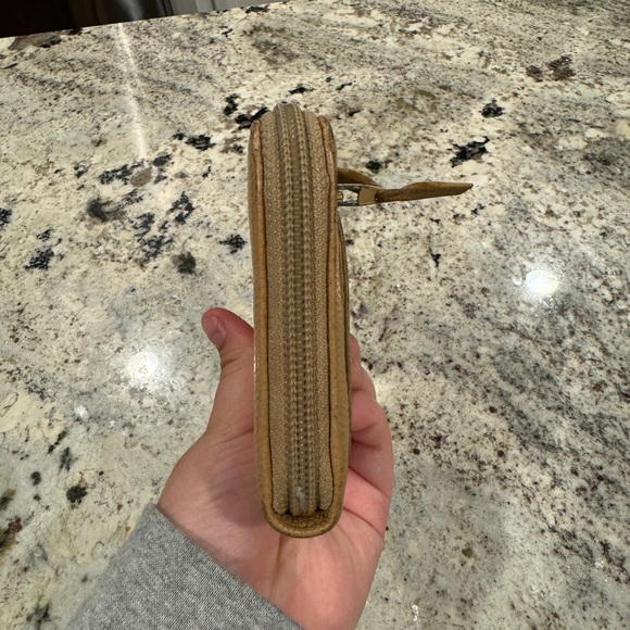 Chanel Caviar Zip Wallet (100% Authentic) - Picture 5 of 8